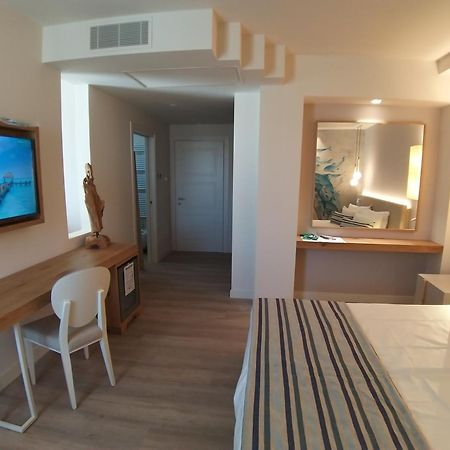 Aqua Boutique Hotel カスティリオーネ・デッラ・ペスカーイア エクステリア 写真