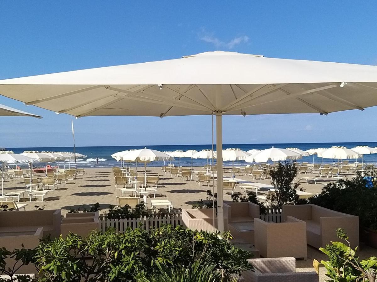 Aqua Boutique Hotel カスティリオーネ・デッラ・ペスカーイア エクステリア 写真