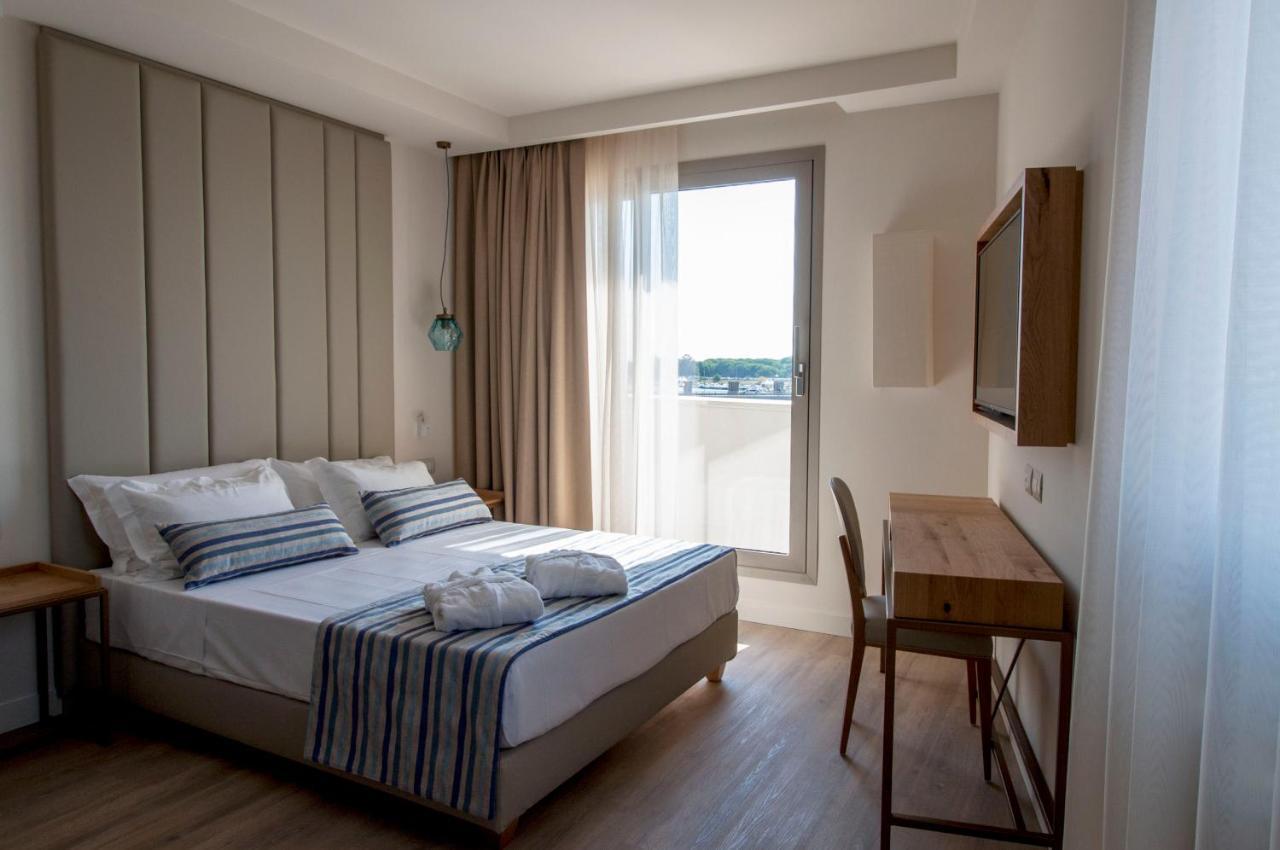 Aqua Boutique Hotel カスティリオーネ・デッラ・ペスカーイア エクステリア 写真
