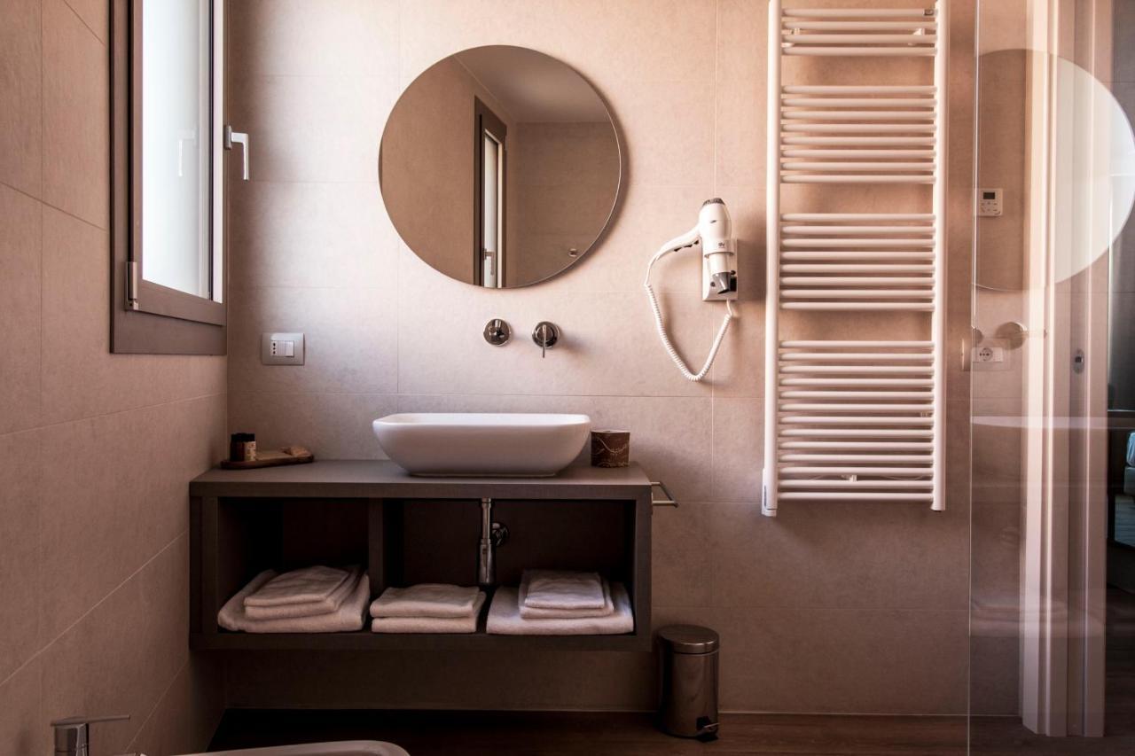 Aqua Boutique Hotel カスティリオーネ・デッラ・ペスカーイア エクステリア 写真
